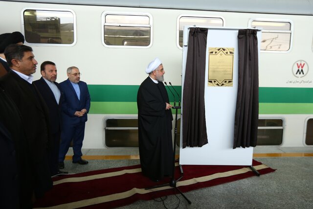 افتتاح قطار برقی گلشهر به هشتگرد توسط رئیس جمهور