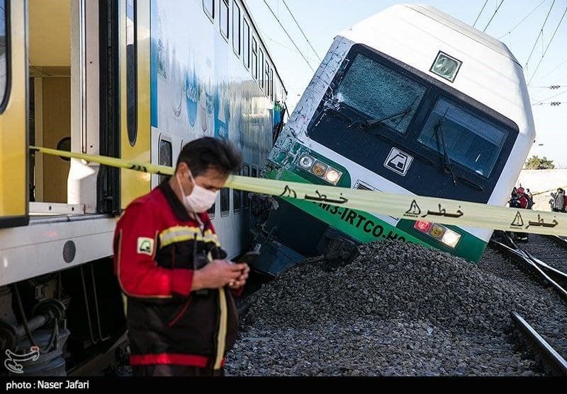 برخورد دو قطار مترو در ایستگاه چیتگر تهران/تعطیلی متروی کرج - تهران