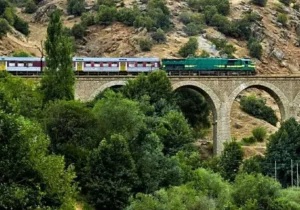 نوسازی و افزایش ظرفیت قطار حومه ای دورود-اندیمشک