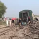 خروج قطار رحمان بابا اکسپرس از ریل در پاکستان با ده ها زخمی